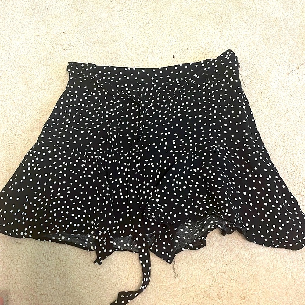 Black and white size XS Zara skort